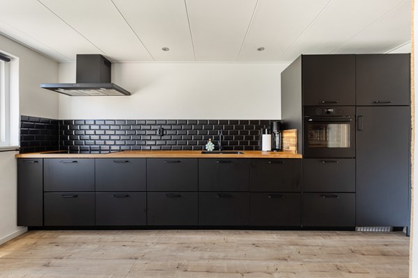 Foto - Te koop: instapklare hoekwoning met oprit en garage!
